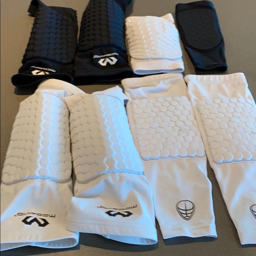 BASKETBALL LEG SLEEVES